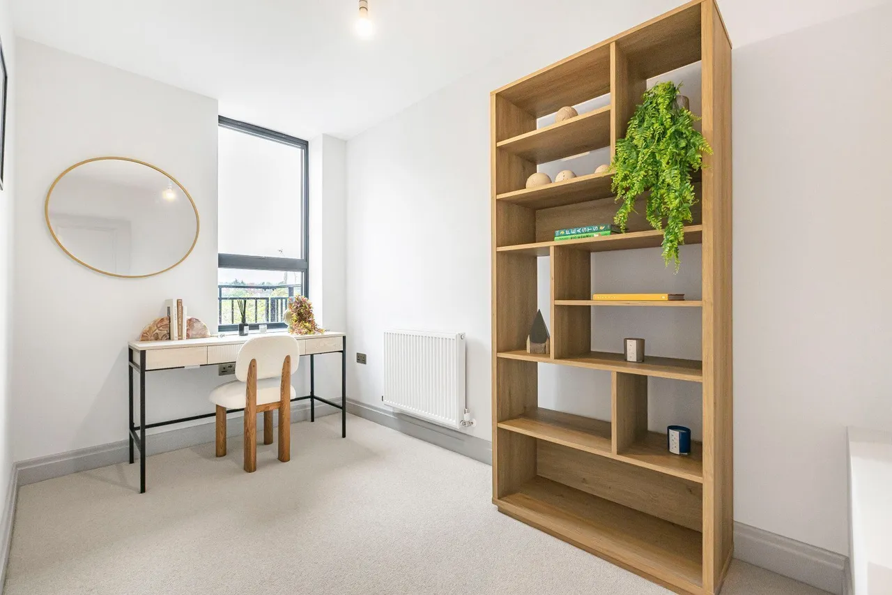 Lynwood Close, South Woodford, E18, photo 13