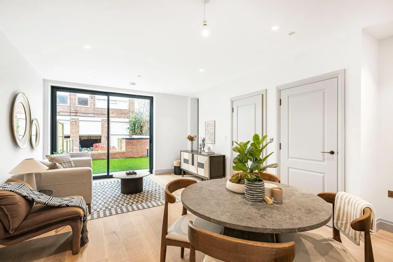 4 bed house for sale, Lynwood Close, South Woodford, E18
