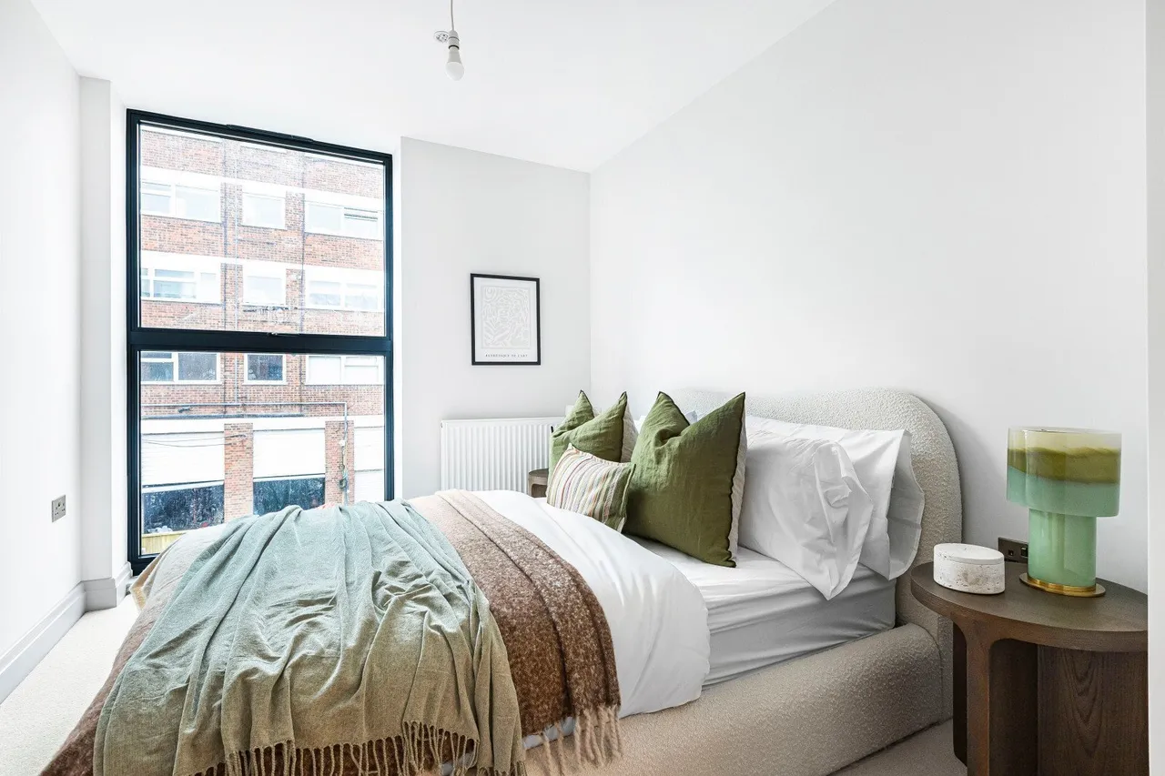 Lynwood Close, South Woodford, E18, photo 11