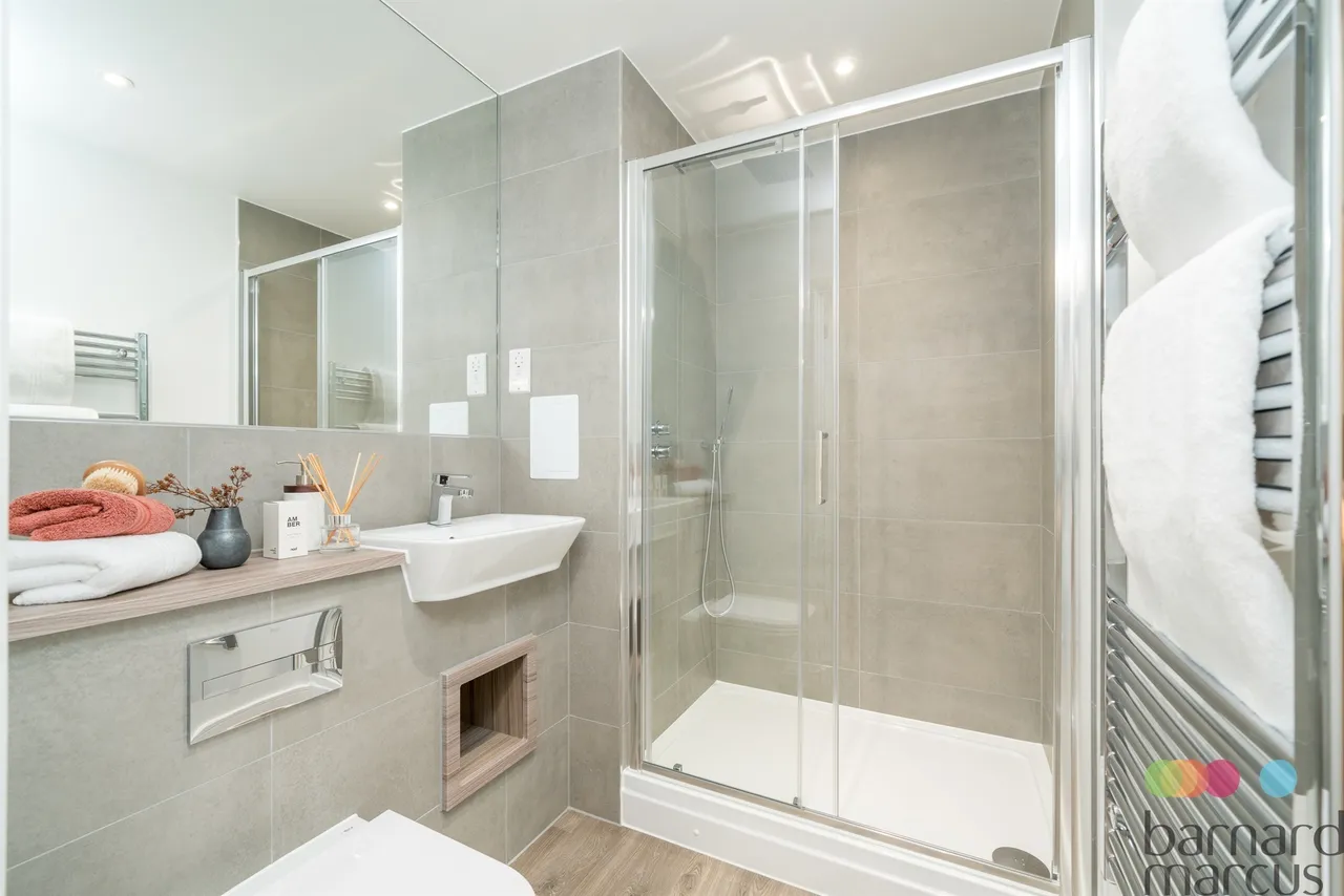 Rowan House, Oakwood, London, N14, photo 6
