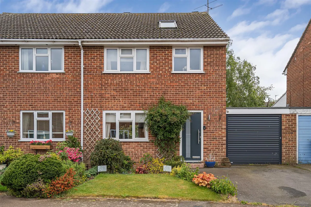 4 bed property for sale, Ross Close, Saffron Walden, CB11