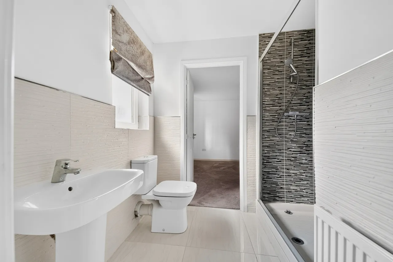 Raeside Grove, Newton Mearns, G77, photo 14