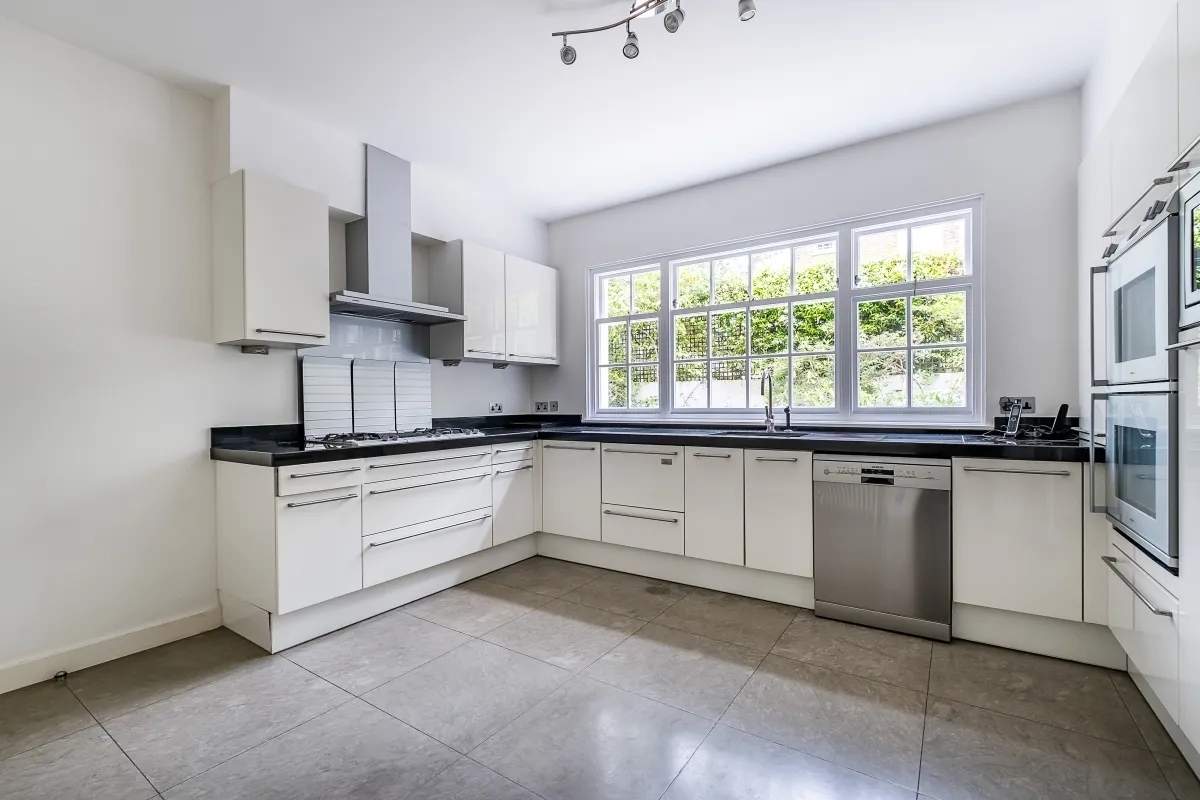 Pembroke Gardens Close London W8, photo 2