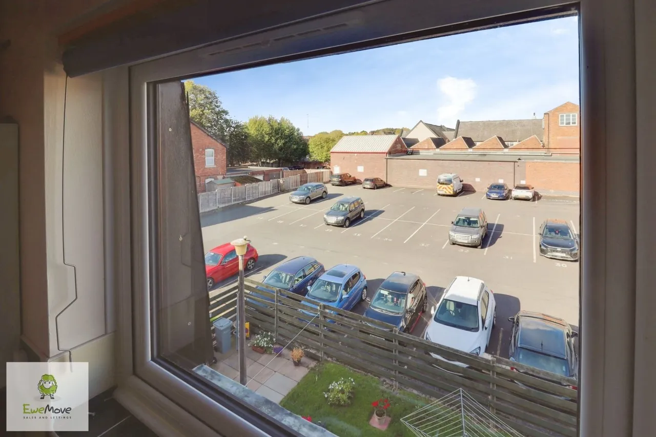 Eskrett Street, Hednesford, WS12, photo 13