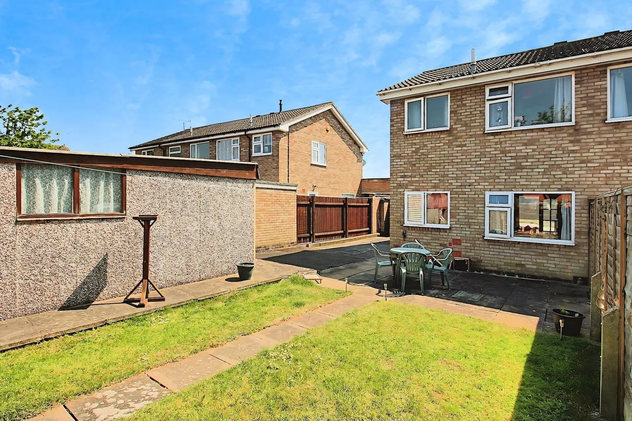 2 bed house for sale, Foxglove Close, East Goscote, LE7
