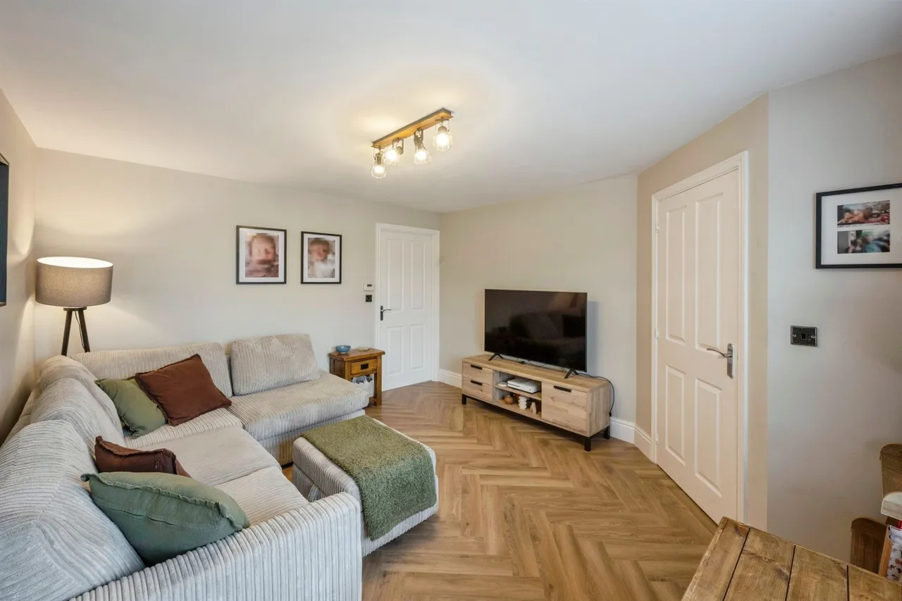 Buzzard Avenue, Mexborough, photo 9