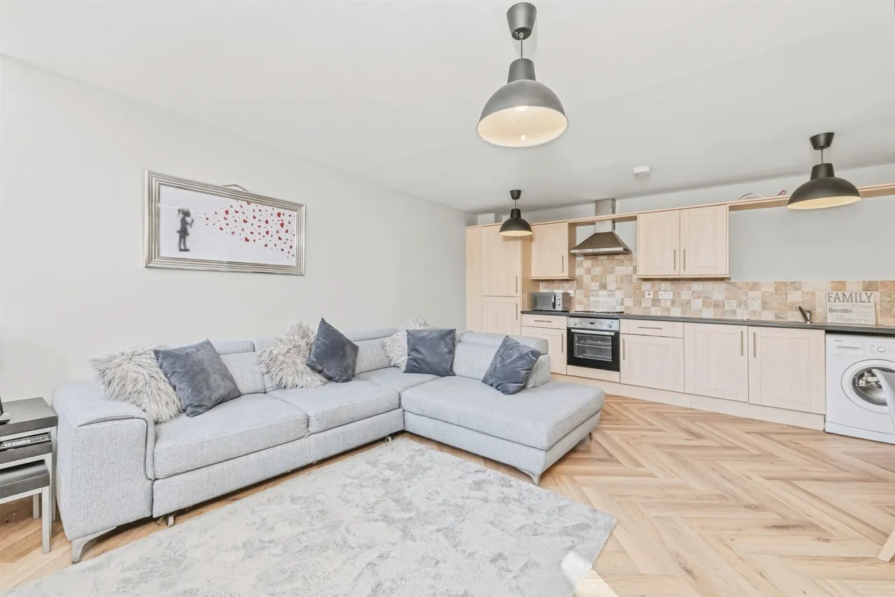 Fearnley Mill Drive, Huddersfield, photo 8