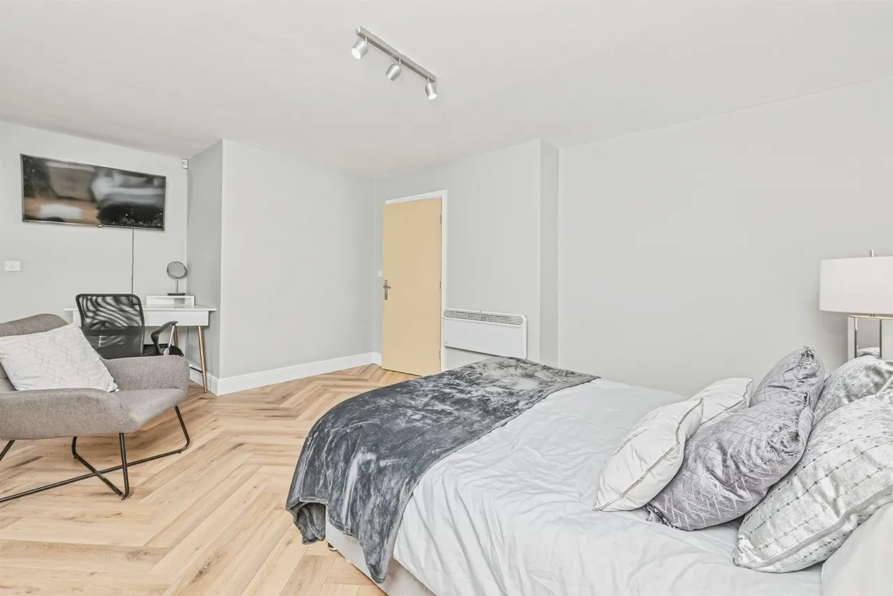 Fearnley Mill Drive, Huddersfield, photo 3
