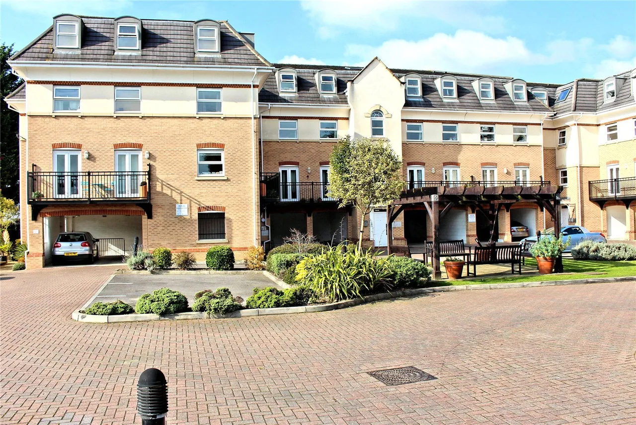 2 bed flat for sale, Prospect Place, Woking, GU22