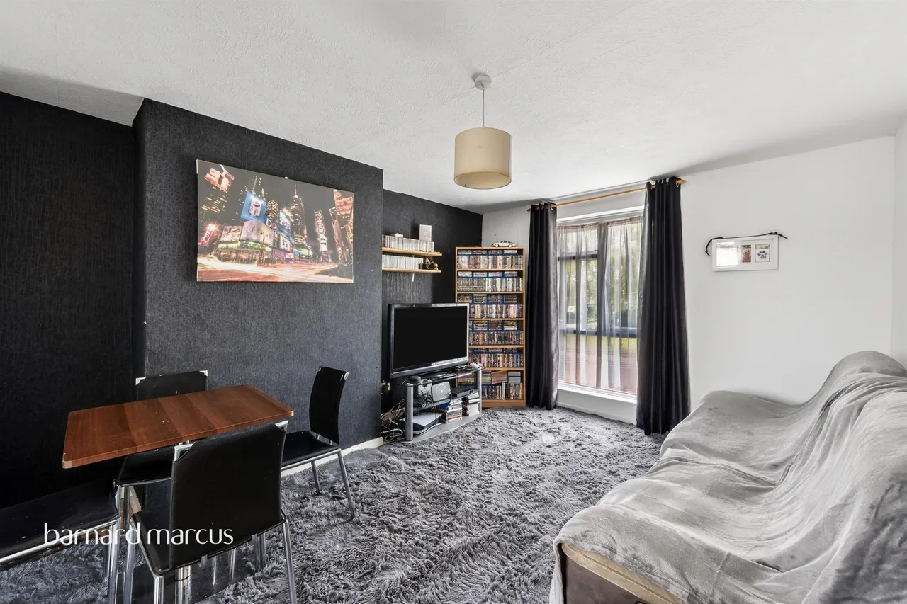 Long Walk, Epsom, KT18, photo 3