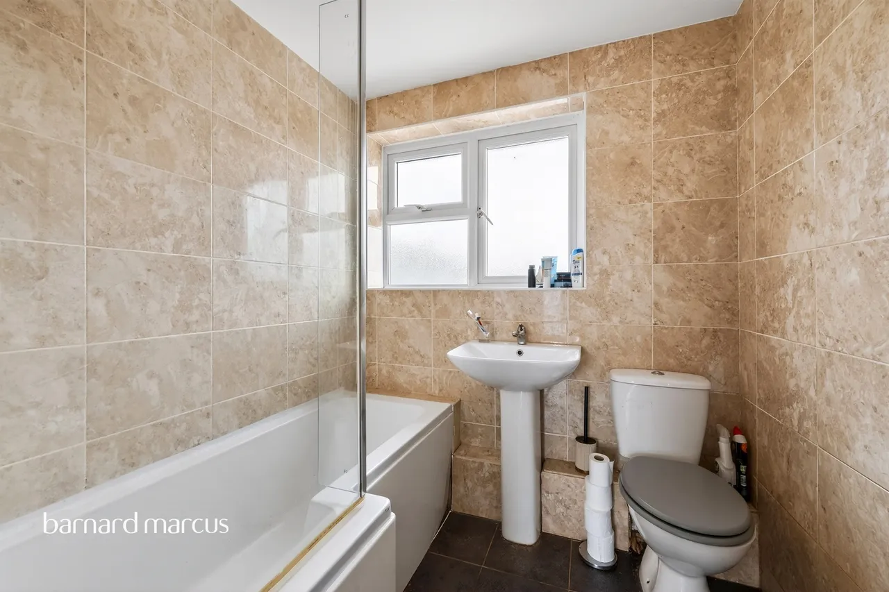 Long Walk, Epsom, KT18, photo 9