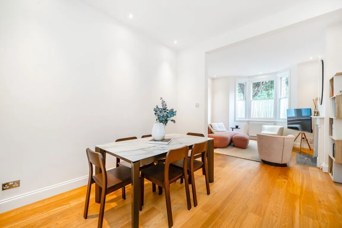 Silver Crescent, W4, photo 4