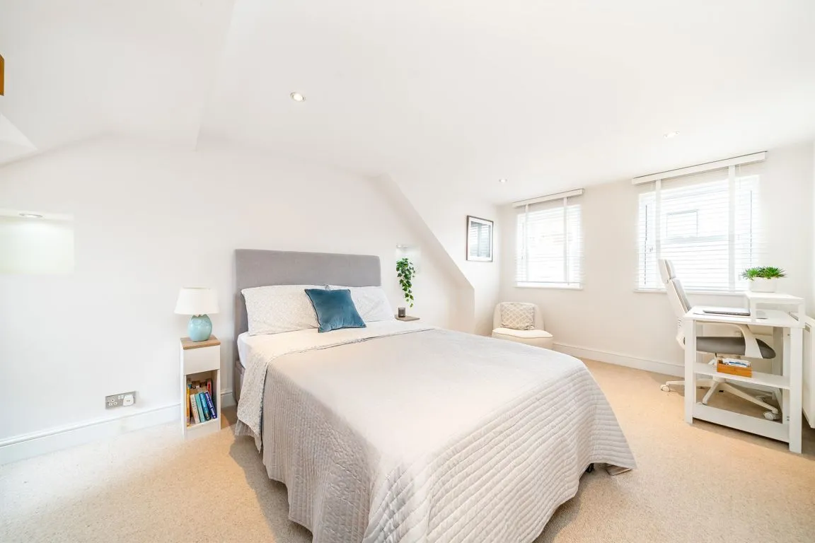 Silver Crescent, W4, photo 6