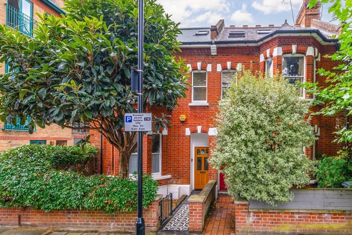 4 bed property for sale, Silver Crescent, W4