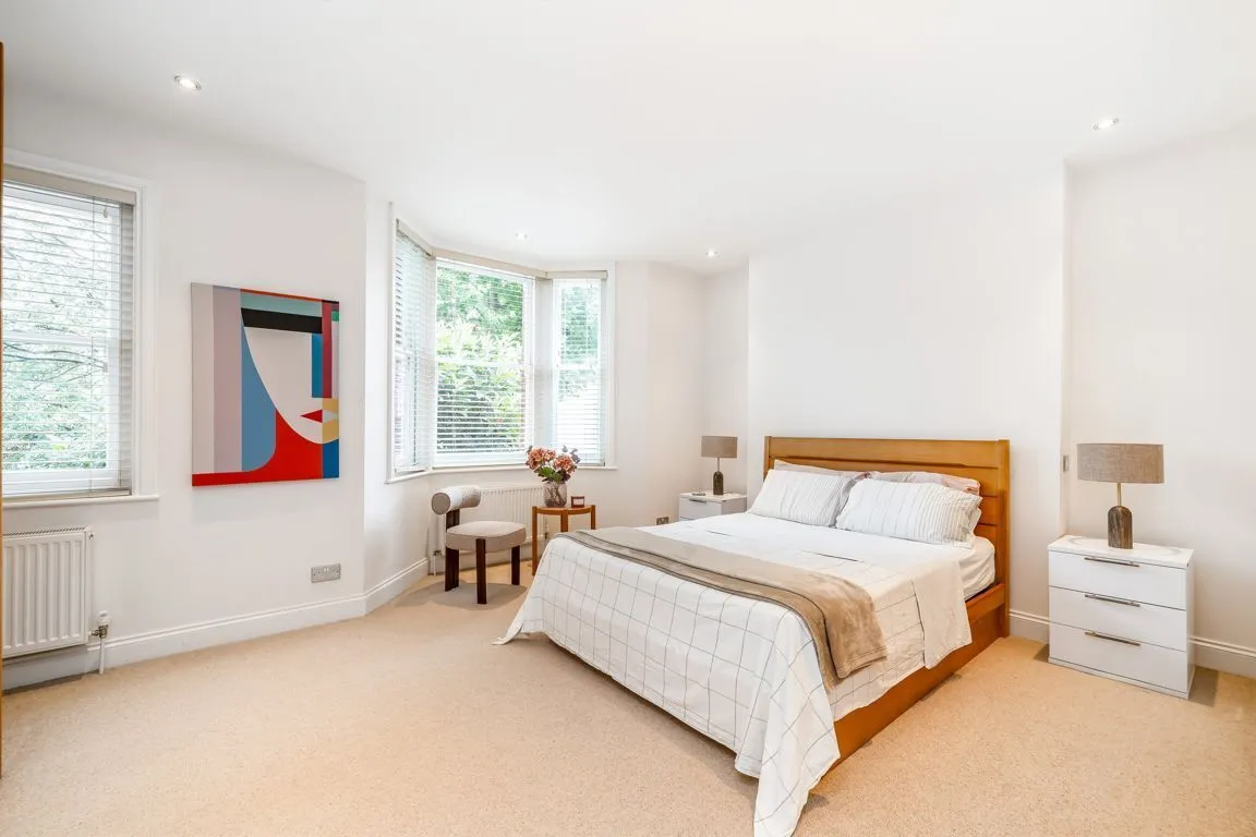 Silver Crescent, W4, photo 5