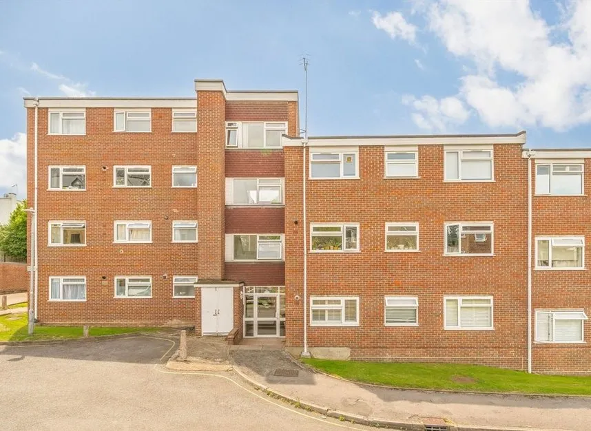 2 bed flat for sale — Deer Park Close, Kingston Upon Thames, KT2