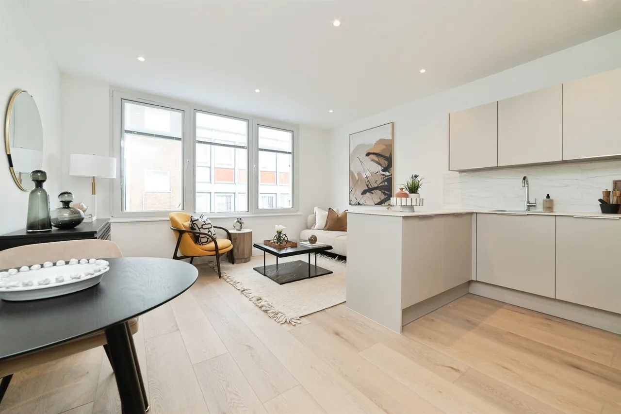 1 bed flat for sale — Apartment Six Gemstone House, Stevenage