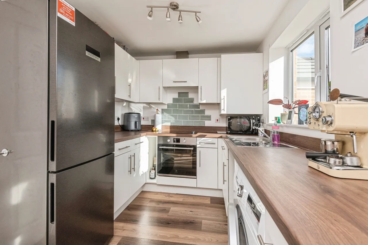 3 bed house for sale — Sintering Crescent, Wakefield
