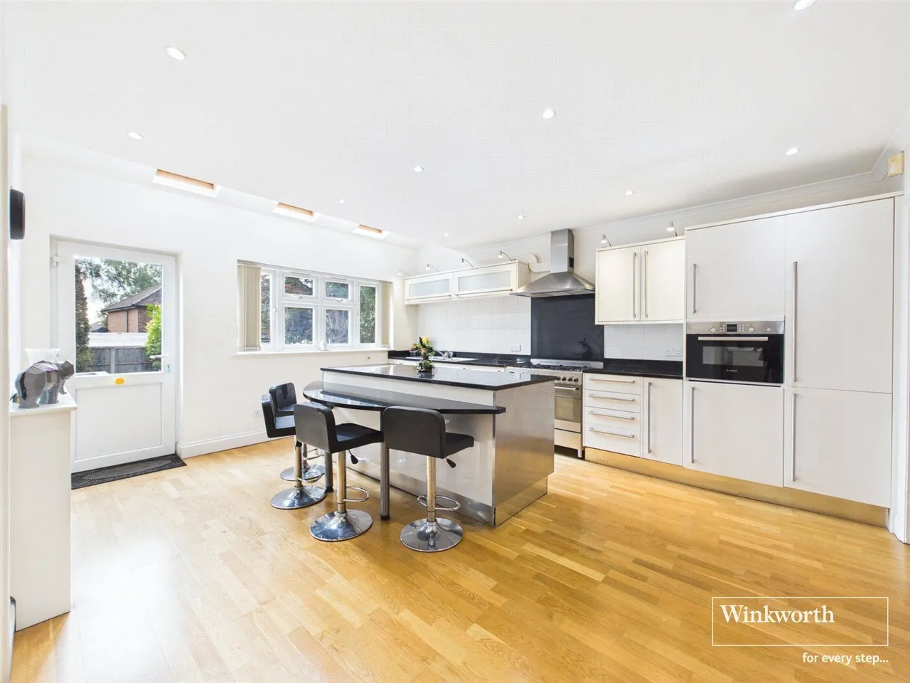 Wolmer Gardens, Edgware, HA8, photo 13