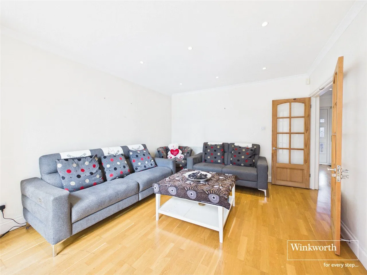 Wolmer Gardens, Edgware, HA8, photo 16
