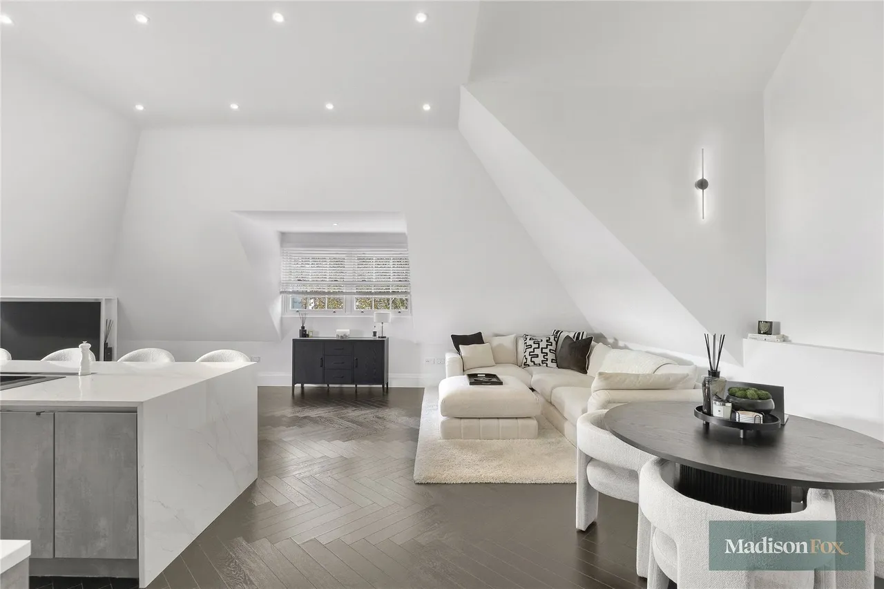 Manor Road, Chigwell, IG7, photo 3