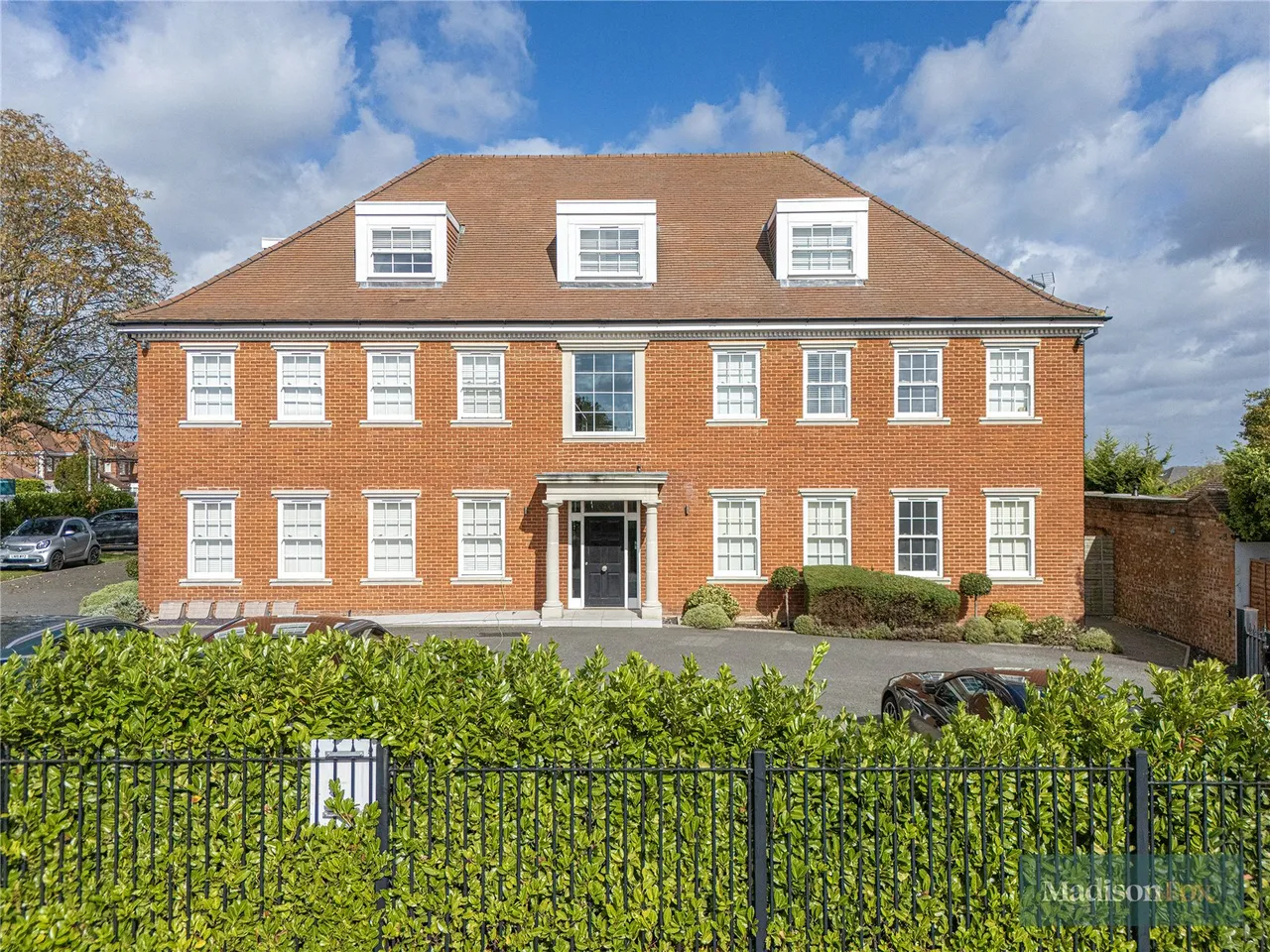 3 bed flat for sale, Manor Road, Chigwell, IG7