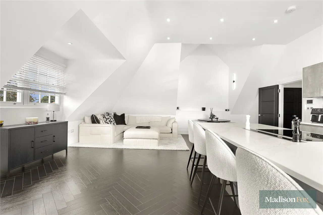 Manor Road, Chigwell, IG7, photo 5