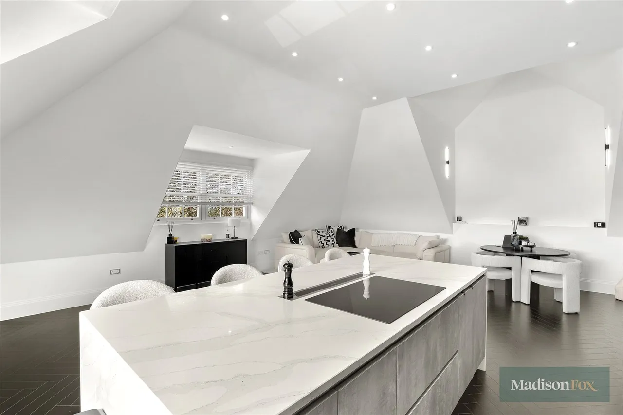 Manor Road, Chigwell, IG7, photo 12