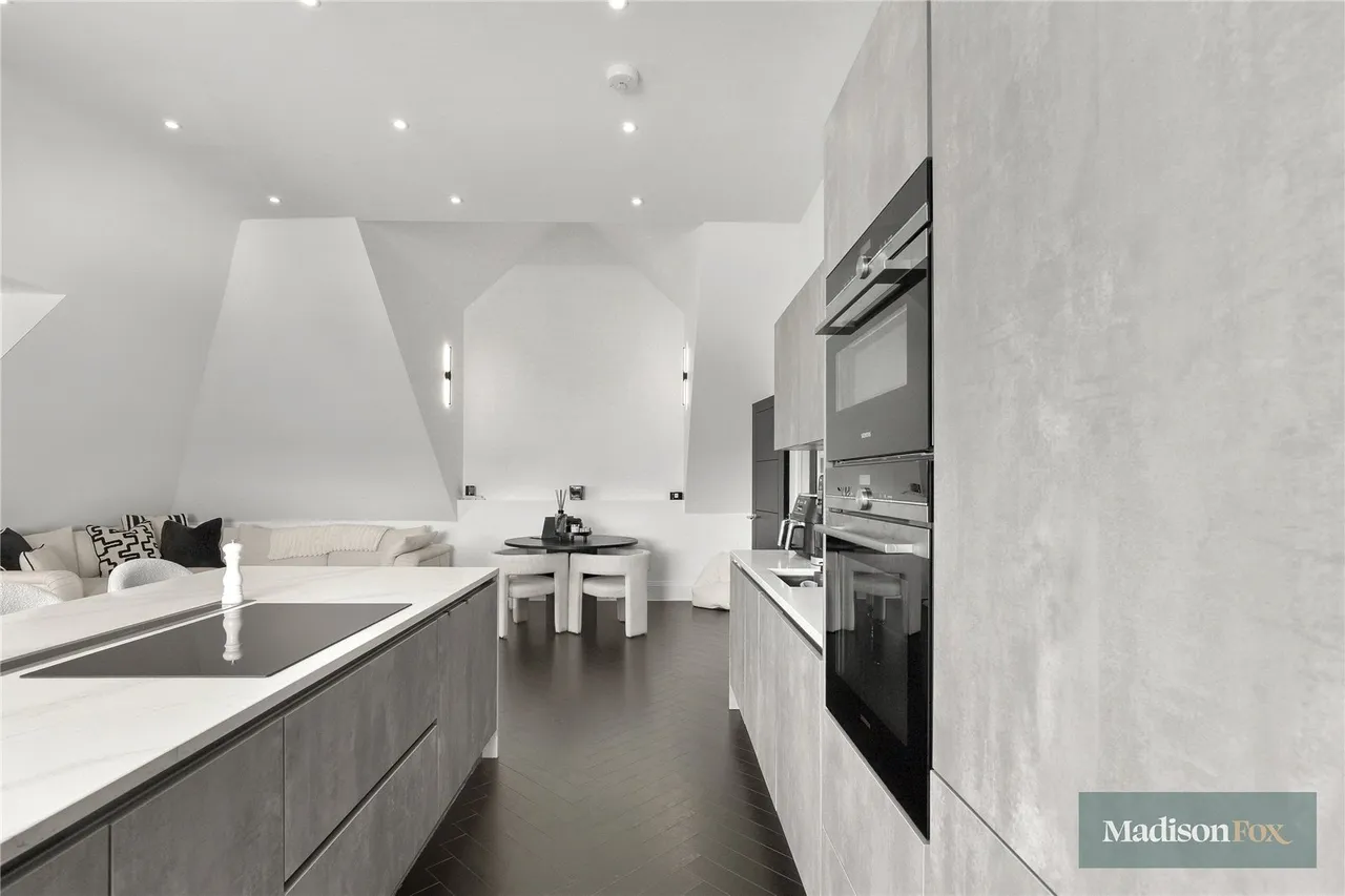 Manor Road, Chigwell, IG7, photo 9