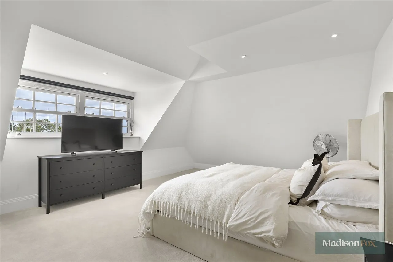 Manor Road, Chigwell, IG7, photo 15
