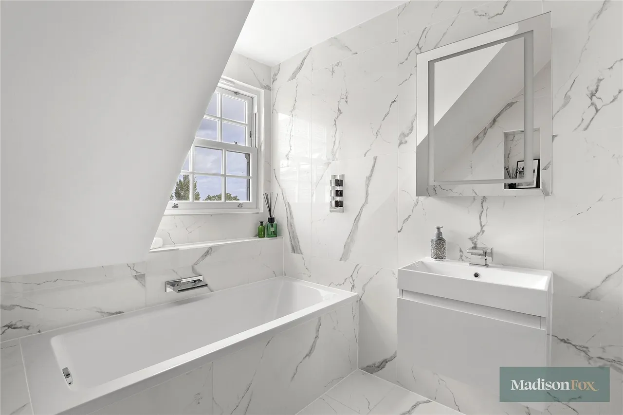 Manor Road, Chigwell, IG7, photo 20