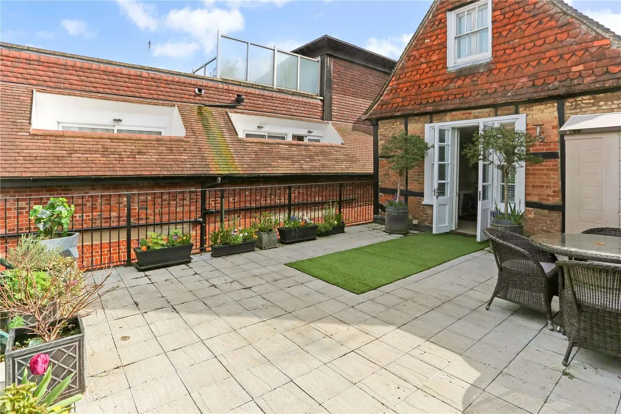 Caxton Yard, Farnham, Surrey, GU9 7GD, photo 12