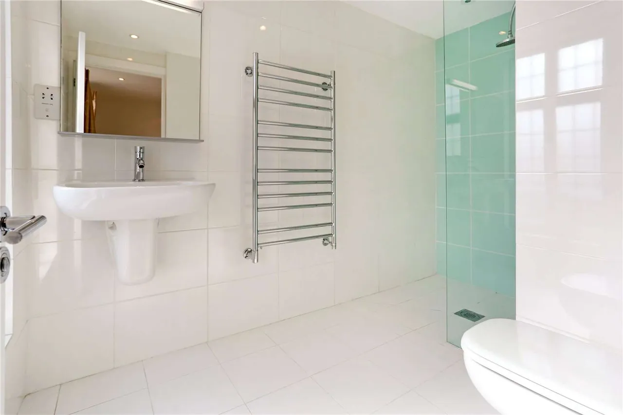 Caxton Yard, Farnham, Surrey, GU9 7GD, photo 9