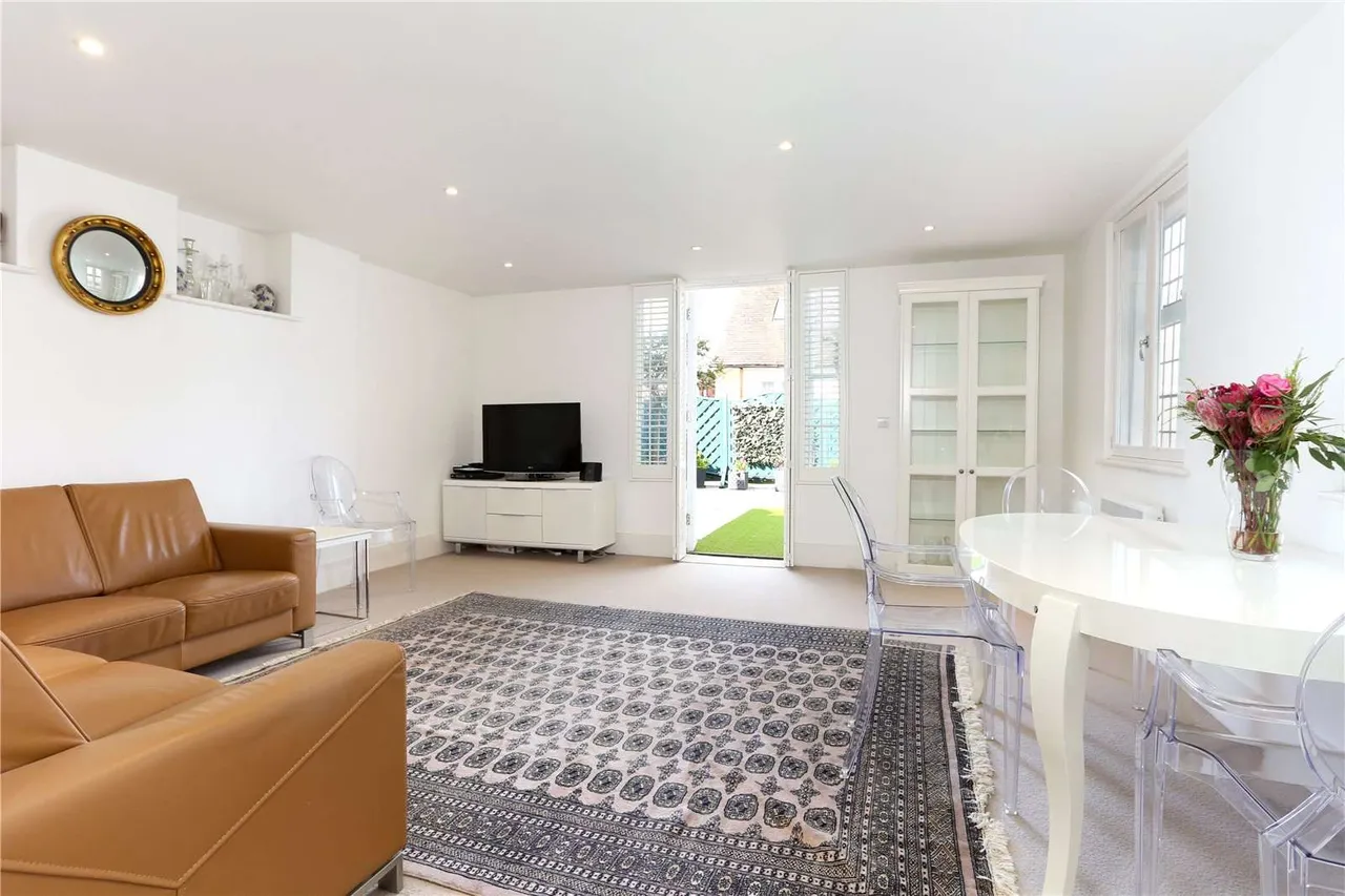 2 bed flat for sale — Caxton Yard, Farnham, Surrey, GU9 7GD