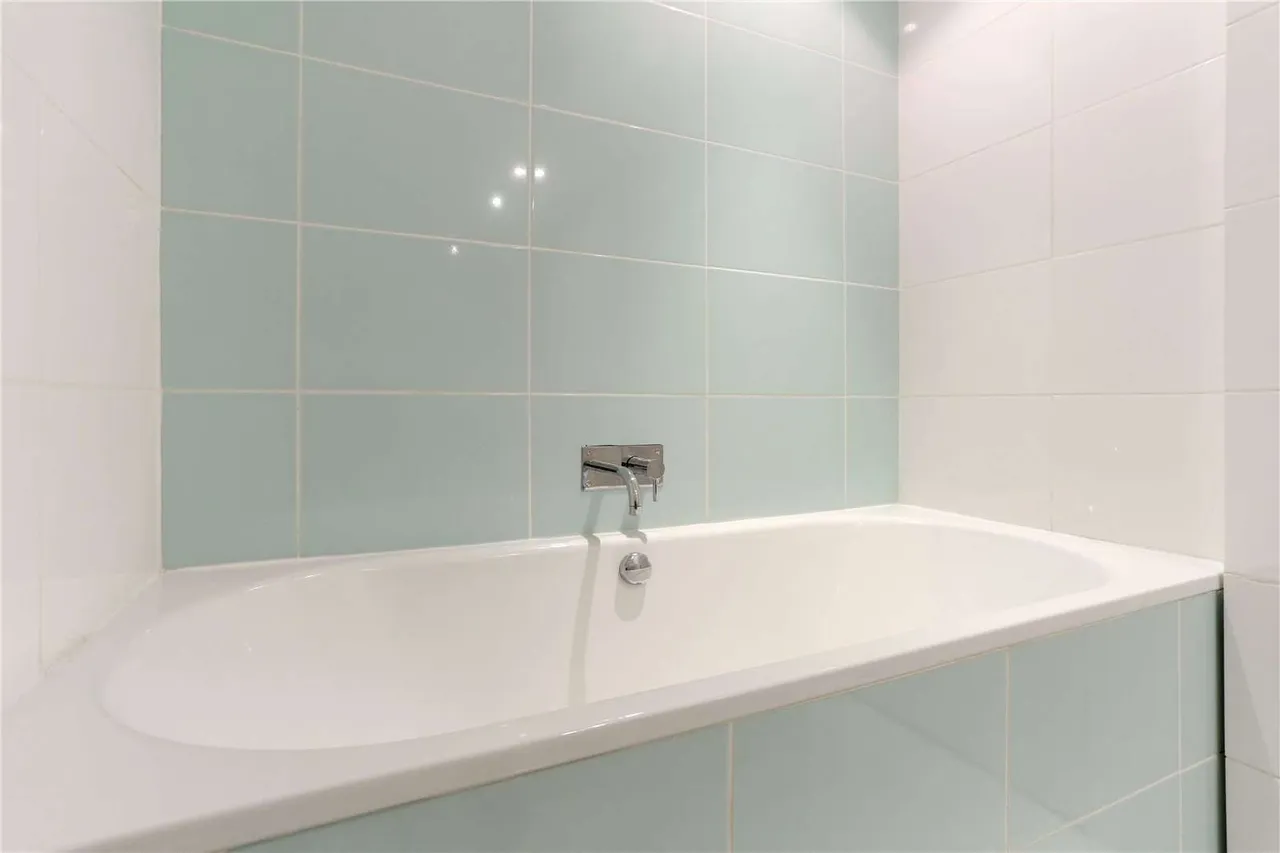 Caxton Yard, Farnham, Surrey, GU9 7GD, photo 11