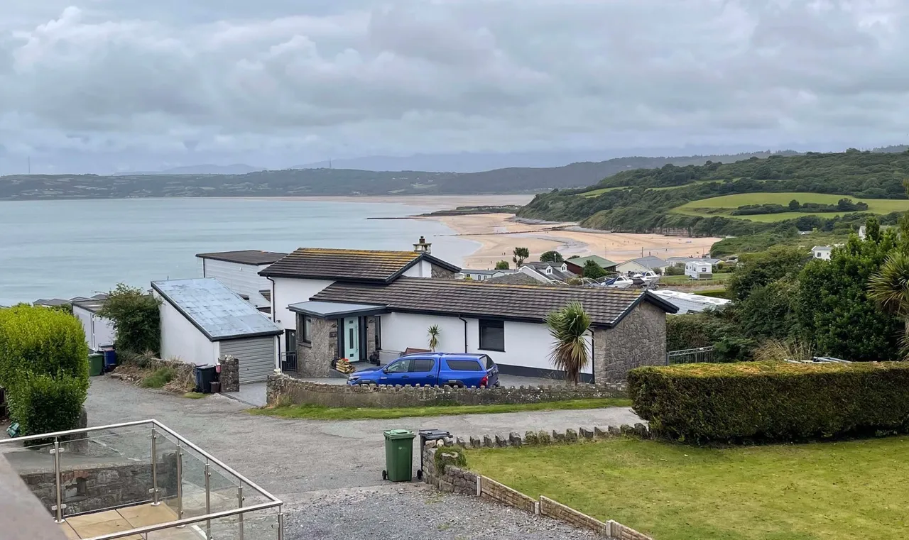 Amlwch Road, Benllech, photo 11