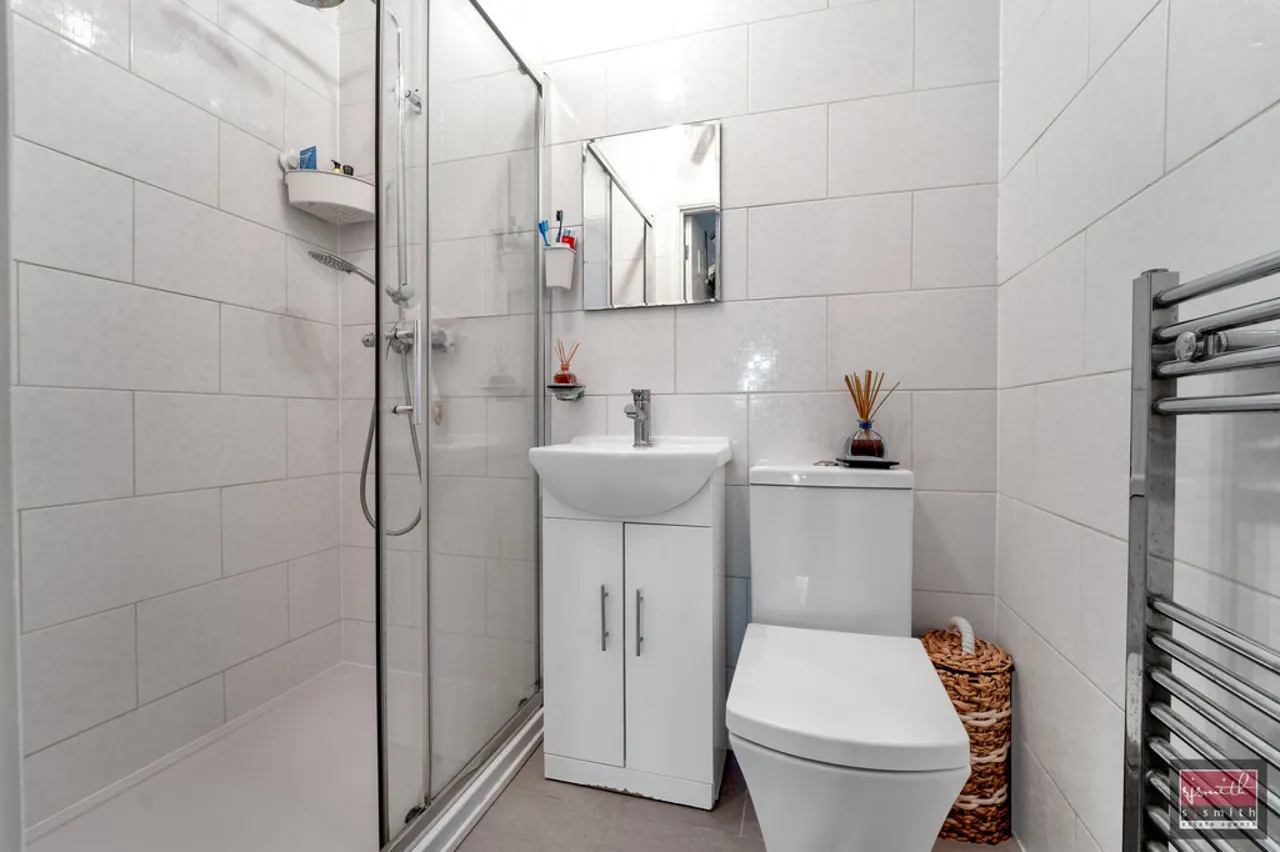 Meadway, Ashford, TW15, photo 11