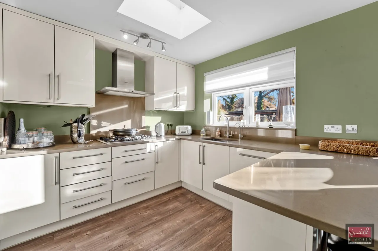 Meadway, Ashford, TW15, photo 4