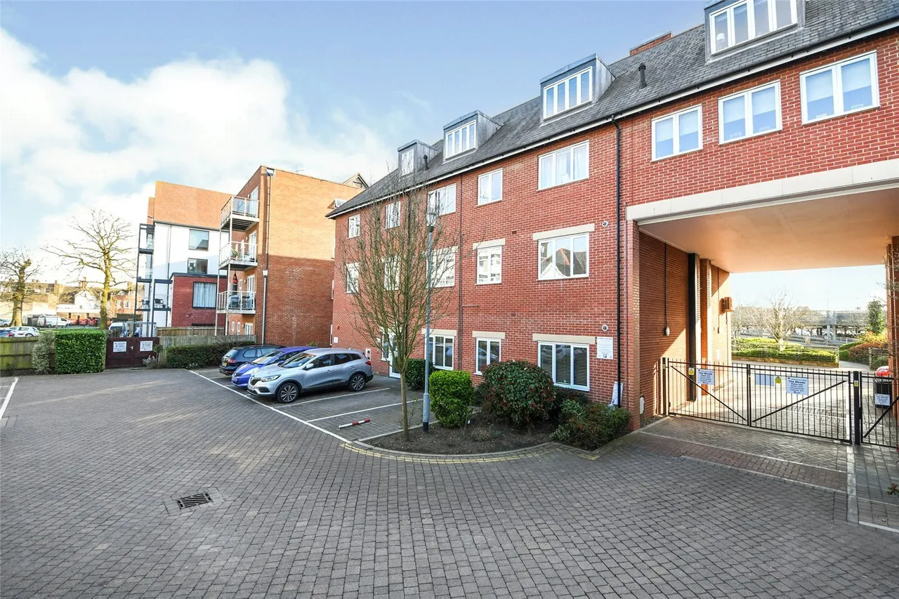 The Meads, Ongar Road, Brentwood, Essex, CM15, photo 15