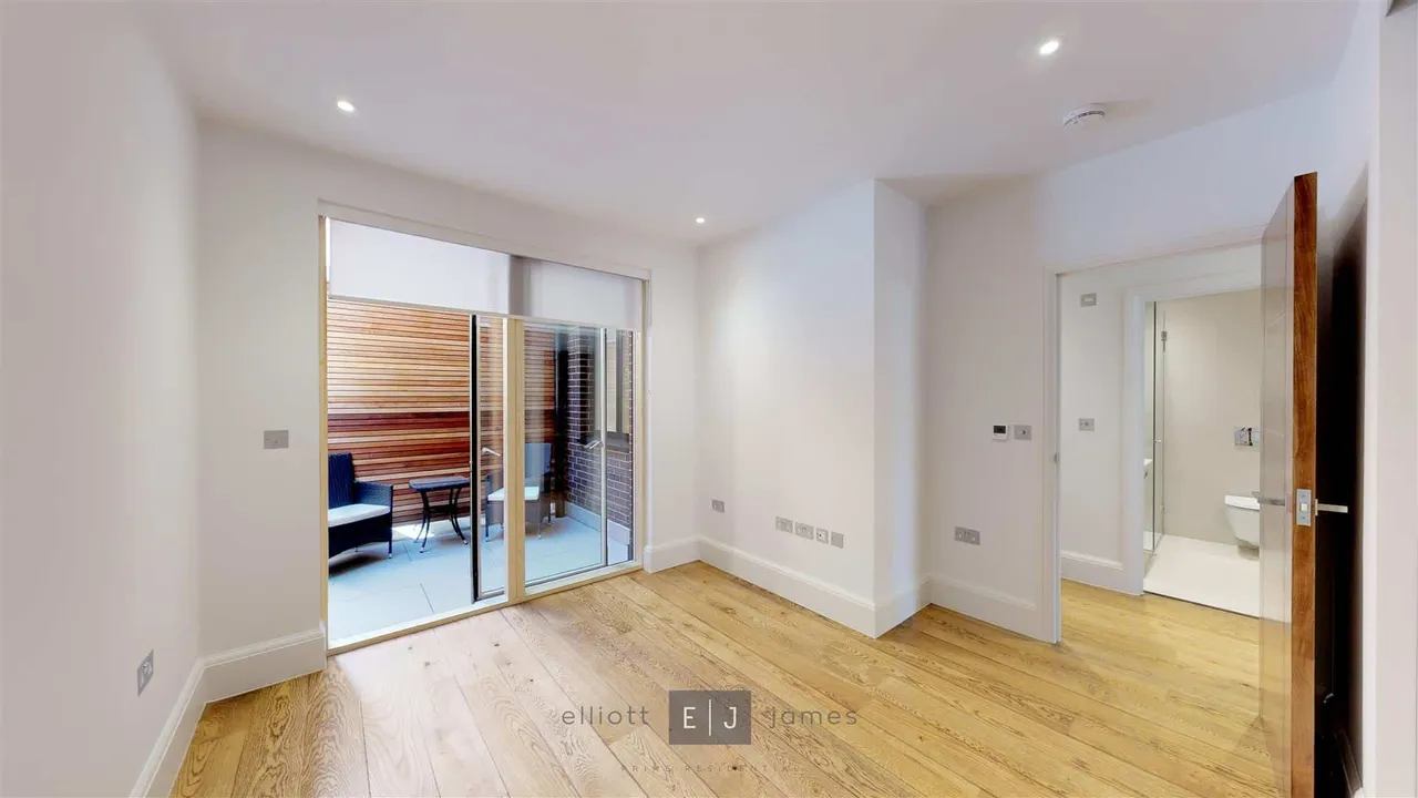 Palmerston Road, Buckhurst Hill, photo 6
