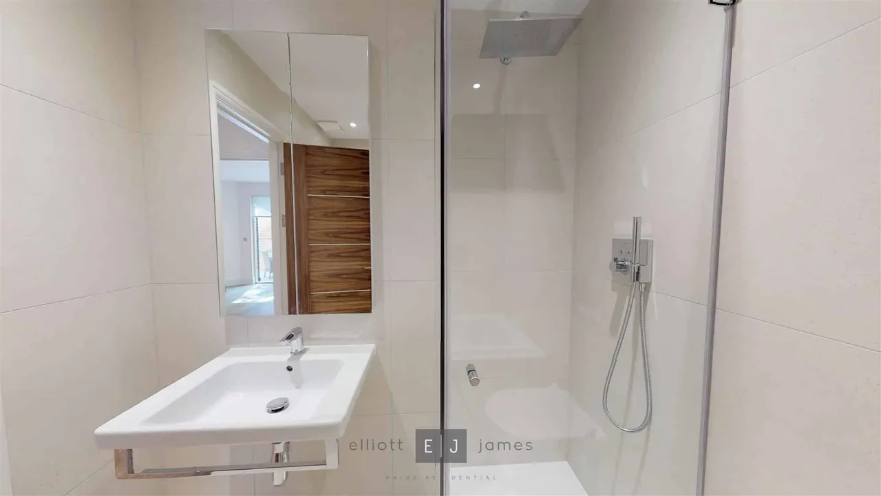Palmerston Road, Buckhurst Hill, photo 9