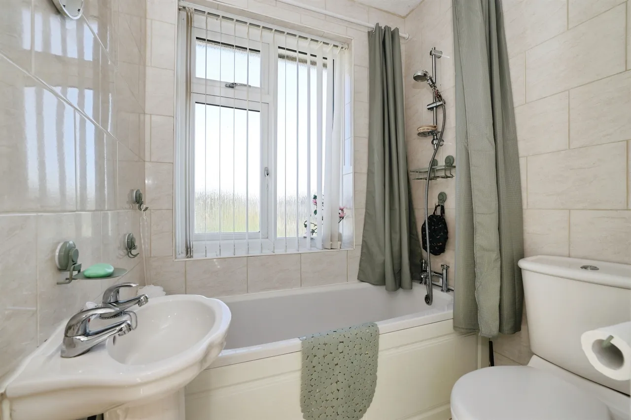 Queen Mary Road, Salisbury, SP2, photo 13