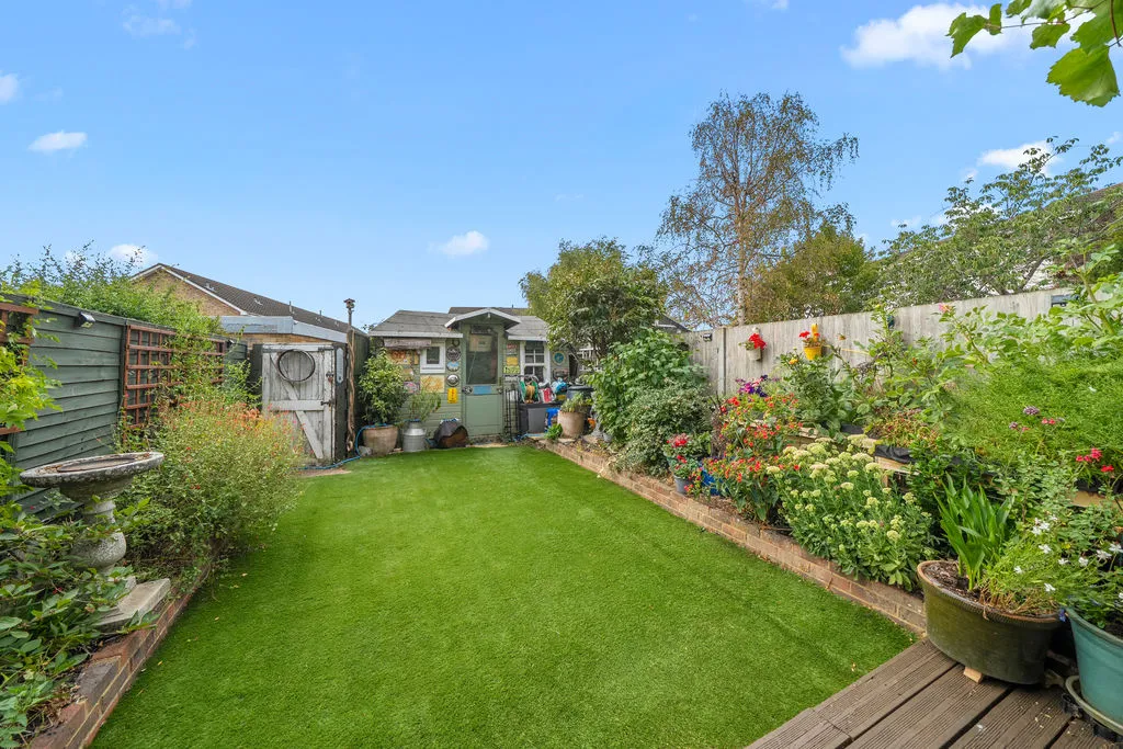 Buckingham Avenue, West Molesey KT8 1TG, photo 17