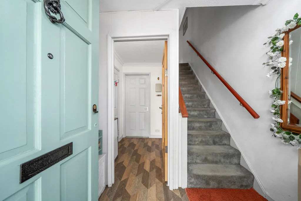 Buckingham Avenue, West Molesey KT8 1TG, photo 16
