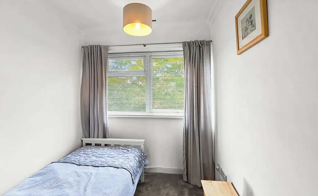 Buckingham Avenue, West Molesey KT8 1TG, photo 13