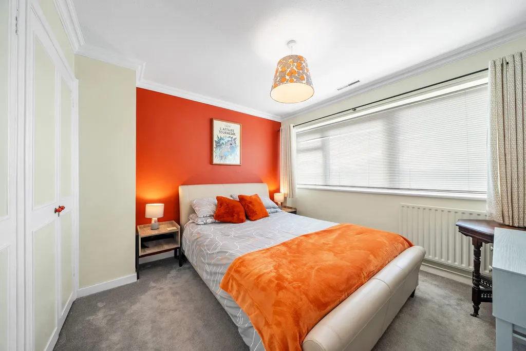 Buckingham Avenue, West Molesey KT8 1TG, photo 12