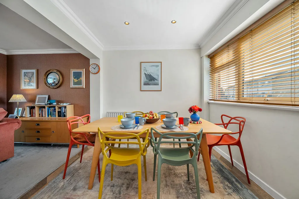Buckingham Avenue, West Molesey KT8 1TG, photo 8