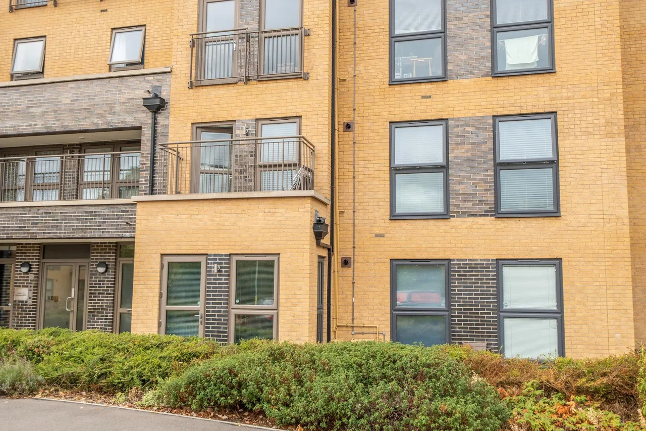 Cornwall Gardens, Burnham, SL6, photo 17