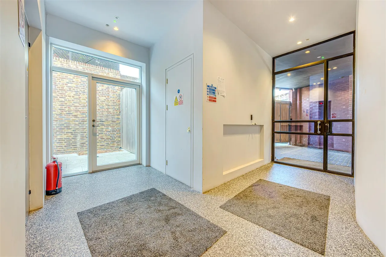 Swains Lane, Highgate, N6, photo 18