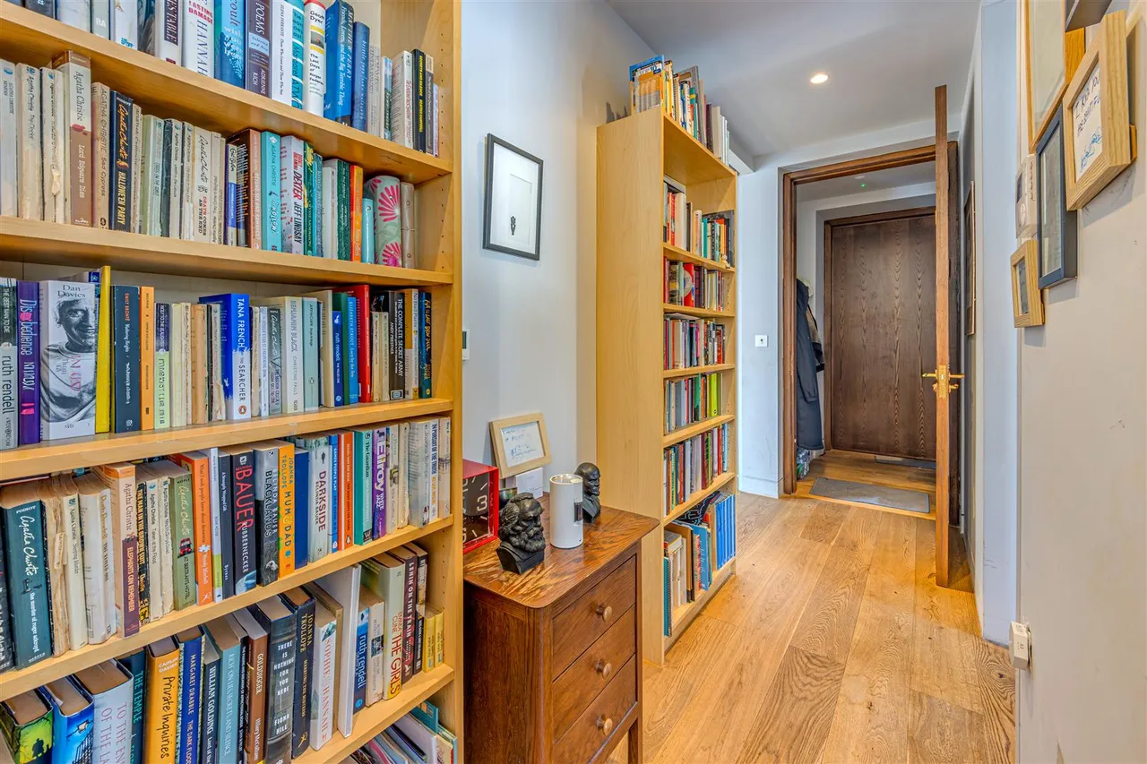 Swains Lane, Highgate, N6, photo 10